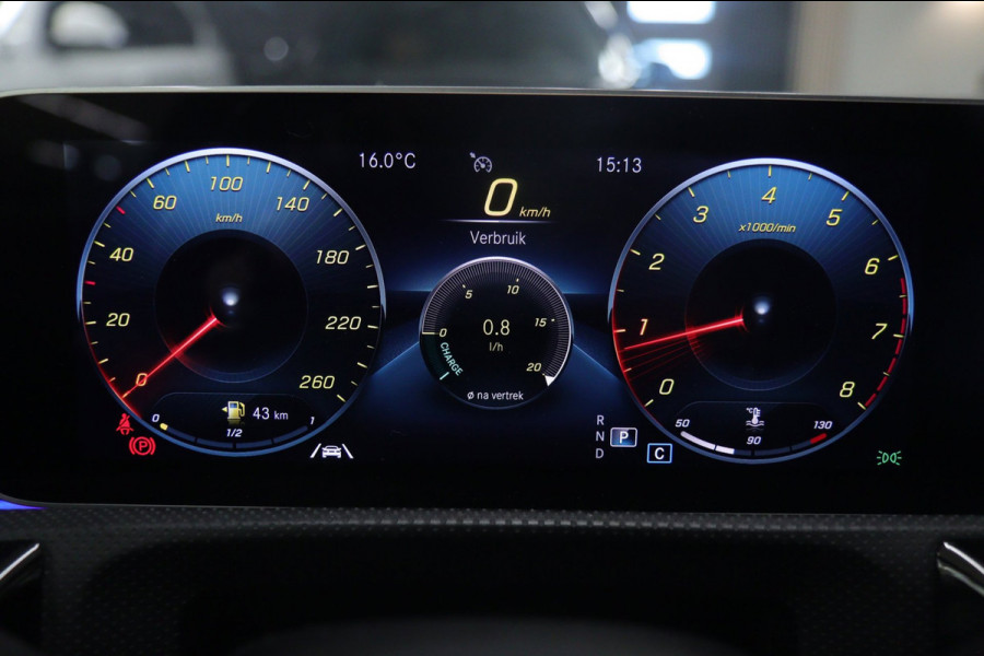 Mercedes-Benz A-Klasse 200 Business Solution AMG PANO/CAM/LANEASSIST/ACC/STOELVER/SFEERVER/VOL