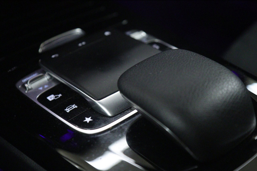 Mercedes-Benz A-Klasse 200 Business Solution AMG PANO/CAM/LANEASSIST/ACC/STOELVER/SFEERVER/VOL