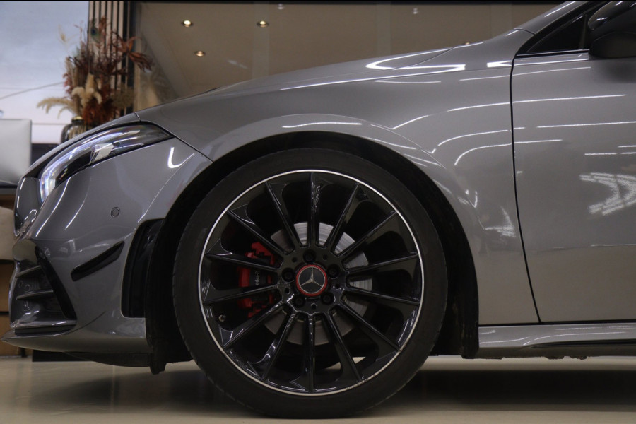 Mercedes-Benz A-Klasse 200 Business Solution AMG PANO/CAM/LANEASSIST/ACC/STOELVER/SFEERVER/VOL