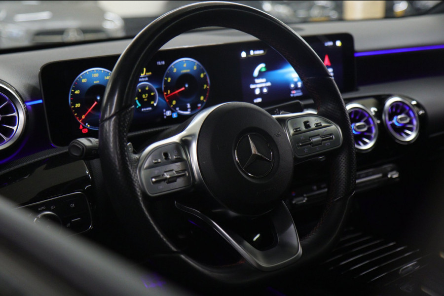 Mercedes-Benz A-Klasse 200 Business Solution AMG PANO/CAM/LANEASSIST/ACC/STOELVER/SFEERVER/VOL