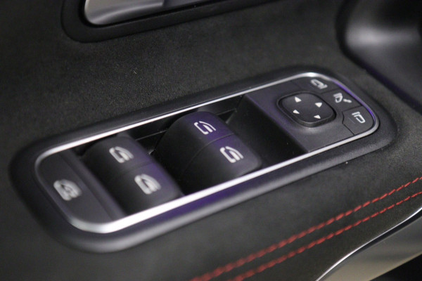 Mercedes-Benz A-Klasse 200 Business Solution AMG PANO/CAM/LANEASSIST/ACC/STOELVER/SFEERVER/VOL