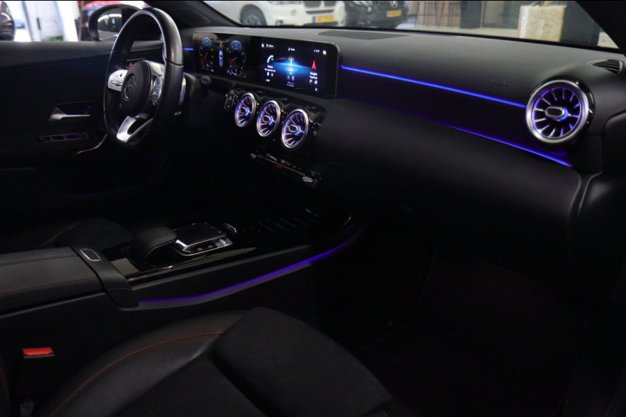 Mercedes-Benz A-Klasse 200 Business Solution AMG PANO/CAM/LANEASSIST/ACC/STOELVER/SFEERVER/VOL
