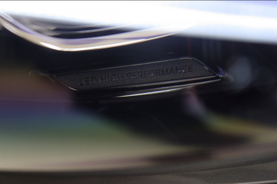 Mercedes-Benz A-Klasse 200 Business Solution AMG PANO/CAM/LANEASSIST/ACC/STOELVER/SFEERVER/VOL