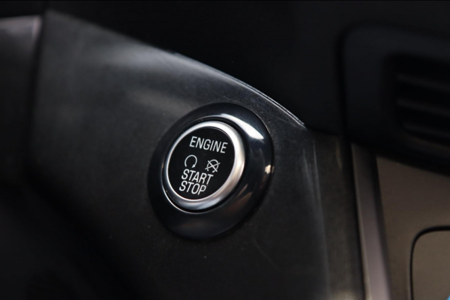 Ford Kuga 1.5 EcoBoost ST Line / PANODAK / KEYLESS / CAMERA / CARPLAY / STOEL+STUURVERW