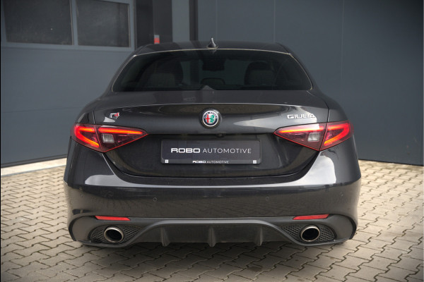 Alfa Romeo Giulia 2.0 T AWD Veloce Q4 | Harman Kardon | Stuurverwarming | Stoelverwarming | Memory Seat | Keyless | Adaptive Cruise Control | Camera | Navigatie | DNA | Leer | QV Velgen | Elektrische Stoelen | Dodehoek Detectie |