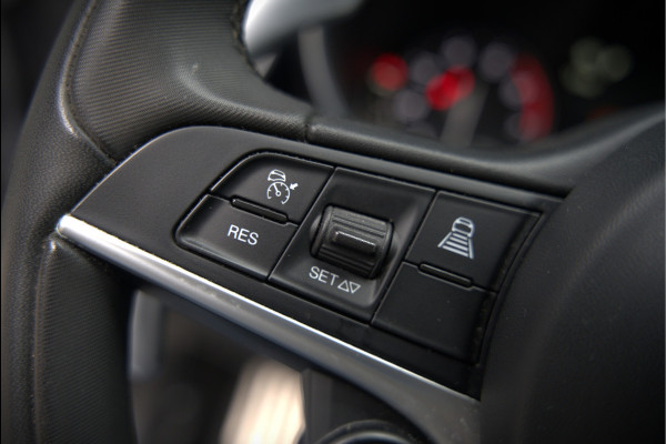 Alfa Romeo Giulia 2.0 T AWD Veloce Q4 | Harman Kardon | Stuurverwarming | Stoelverwarming | Memory Seat | Keyless | Adaptive Cruise Control | Camera | Navigatie | DNA | Leer | QV Velgen | Elektrische Stoelen | Dodehoek Detectie |