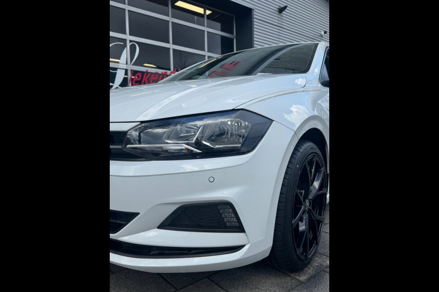 Volkswagen Polo 1.0 Trendline - Navigatie I Airco I PDC I LED I Nwe Sport velgen 18 inch I Veiligheid pakket I Trekhaak