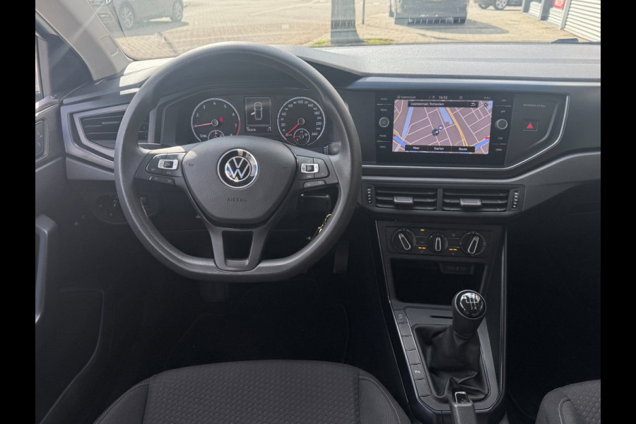 Volkswagen Polo 1.0 Trendline - Navigatie I Airco I PDC I LED I Nwe Sport velgen 18 inch I Veiligheid pakket I Trekhaak