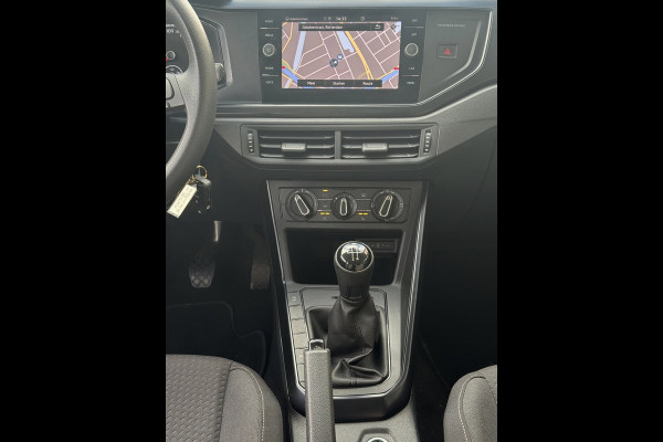 Volkswagen Polo 1.0 Trendline - Navigatie I Airco I PDC I LED I Nwe Sport velgen 18 inch I Veiligheid pakket I Trekhaak