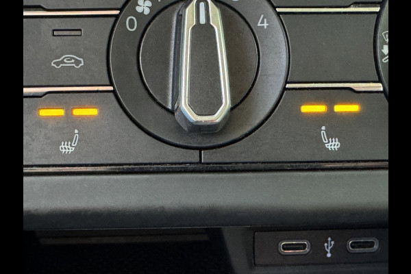 Volkswagen Polo 1.0 Trendline - Navigatie I Airco I PDC I LED I Nwe Sport velgen 18 inch I Veiligheid pakket I Trekhaak