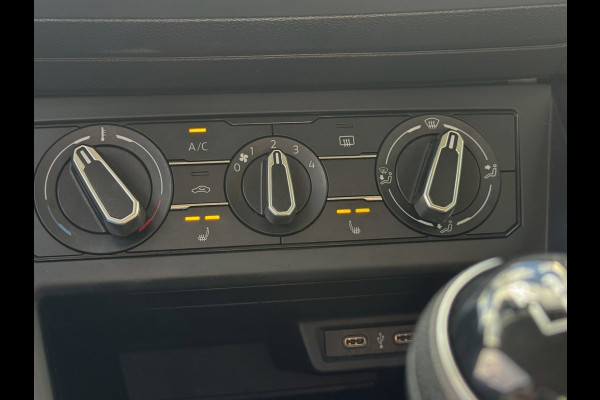 Volkswagen Polo 1.0 Trendline - Navigatie I Airco I PDC I LED I Nwe Sport velgen 18 inch I Veiligheid pakket I Trekhaak