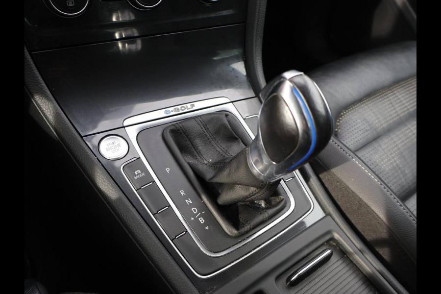 Volkswagen e-Golf + LEDER SPORTINTERIEUR | VIRTUAL COCKPIT | ADAPTIVE CRUISE | LED | CAMERA | STOELVERW. | APPLE CARPLAY