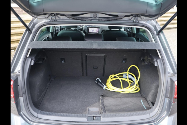 Volkswagen e-Golf + LEDER SPORTINTERIEUR | VIRTUAL COCKPIT | ADAPTIVE CRUISE | LED | CAMERA | STOELVERW. | APPLE CARPLAY