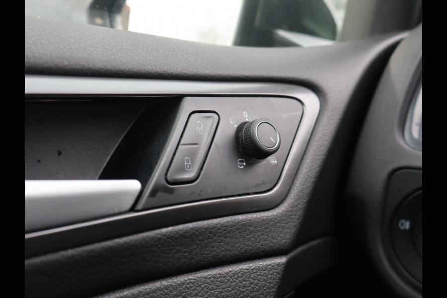 Volkswagen e-Golf + LEDER SPORTINTERIEUR | VIRTUAL COCKPIT | ADAPTIVE CRUISE | LED | CAMERA | STOELVERW. | APPLE CARPLAY