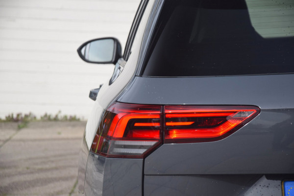 Volkswagen Golf Variant 1.5 TSI R-Line Panoramadak / Stoel en stuurverwarming / Trekhaak elektrisch /