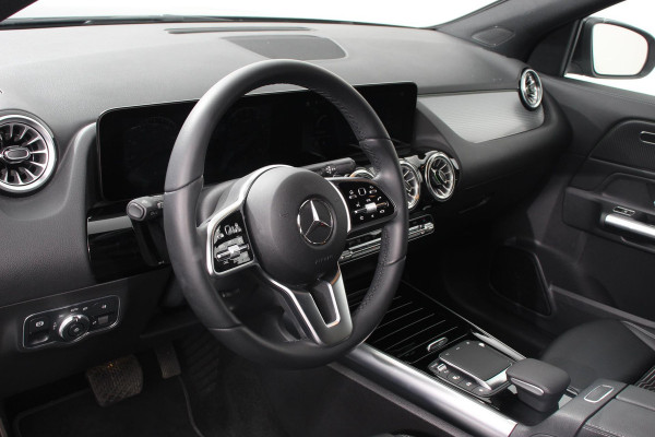 Mercedes-Benz GLA 200 163pk DCT Automaat Progressive Navigatie Climate Control Camera Electrisch bedienbare achterklep Half Leder Led Dab Ambienteverlichting