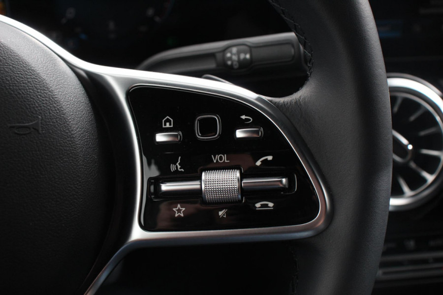 Mercedes-Benz GLA 200 163pk DCT Automaat Progressive Navigatie Climate Control Camera Electrisch bedienbare achterklep Half Leder Led Dab Ambienteverlichting