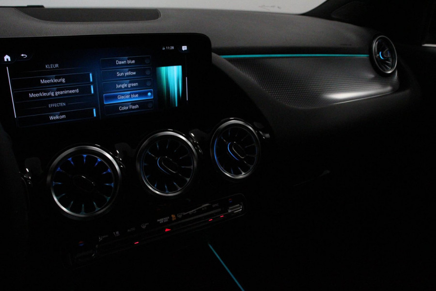 Mercedes-Benz GLA 200 163pk DCT Automaat Progressive Navigatie Climate Control Camera Electrisch bedienbare achterklep Half Leder Led Dab Ambienteverlichting