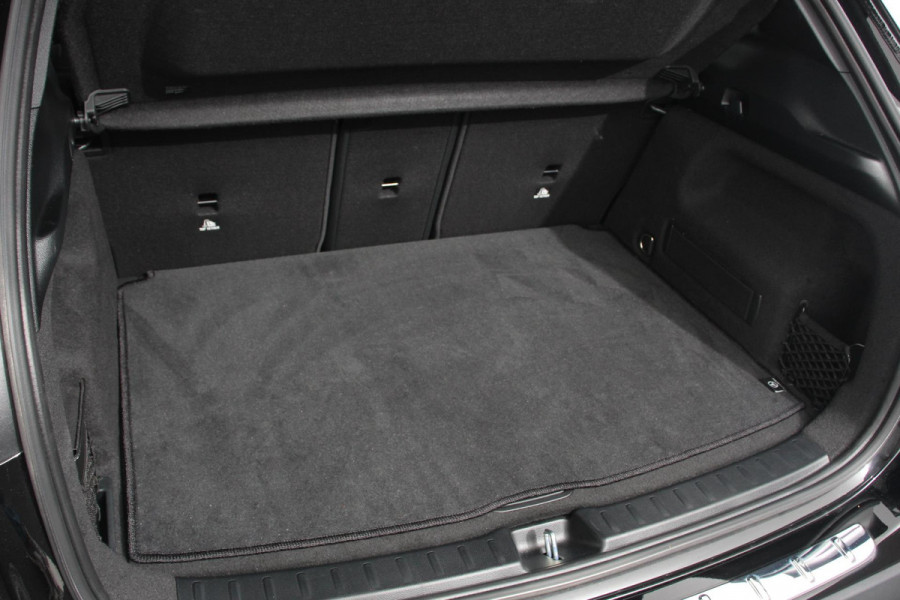 Mercedes-Benz GLA 200 163pk DCT Automaat Progressive Navigatie Climate Control Camera Electrisch bedienbare achterklep Half Leder Led Dab Ambienteverlichting