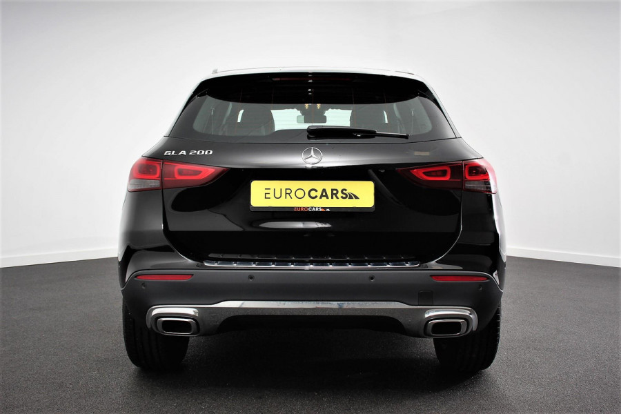 Mercedes-Benz GLA 200 163pk Automaat Progressive Navigatie Climate Control Camera Parkeer sensoren Stoelverwarming DAB Lichtmetalen velgen 18" Electrisch bedienbare achterklep