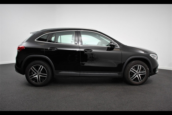 Mercedes-Benz GLA 200 163pk Automaat Progressive Navigatie Climate Control Camera Parkeer sensoren Stoelverwarming DAB Lichtmetalen velgen 18" Electrisch bedienbare achterklep
