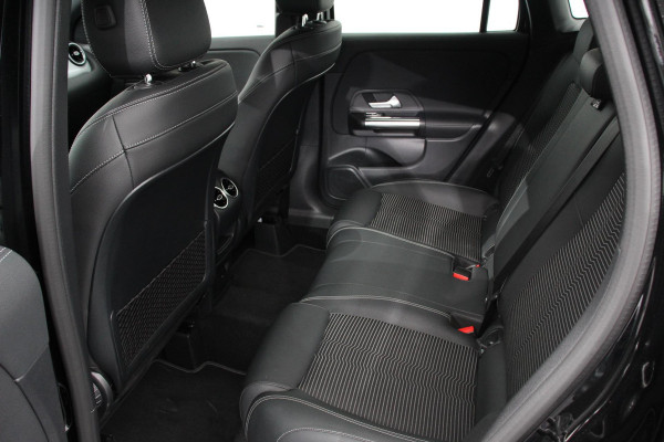 Mercedes-Benz GLA 200 163pk Automaat Progressive Navigatie Climate Control Camera Parkeer sensoren Stoelverwarming DAB Lichtmetalen velgen 18" Electrisch bedienbare achterklep