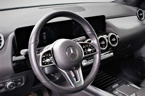 Mercedes-Benz GLA 200 163pk Automaat Progressive Navigatie Climate Control Camera Parkeer sensoren Stoelverwarming DAB Lichtmetalen velgen 18" Electrisch bedienbare achterklep