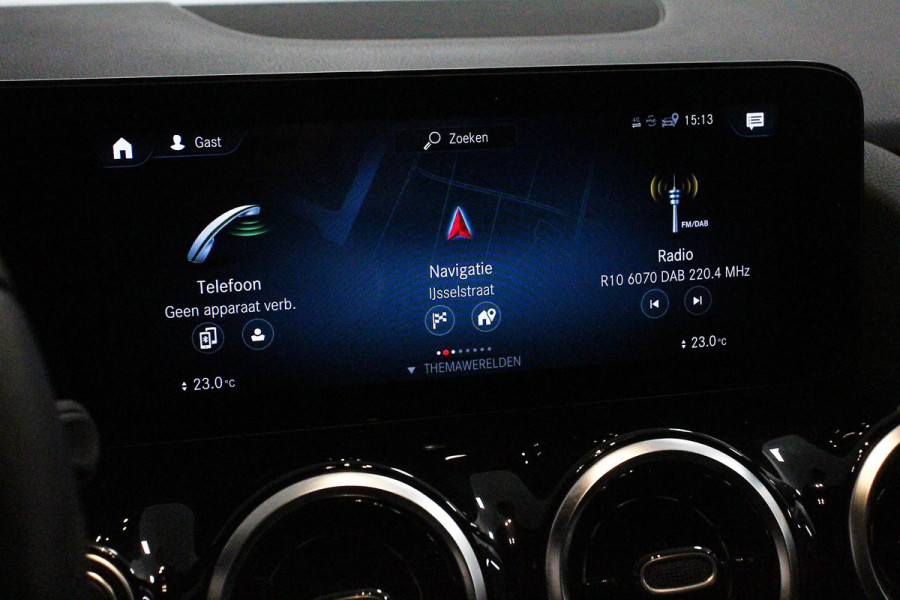 Mercedes-Benz GLA 200 163pk Automaat Progressive Navigatie Climate Control Camera Parkeer sensoren Stoelverwarming DAB Lichtmetalen velgen 18" Electrisch bedienbare achterklep