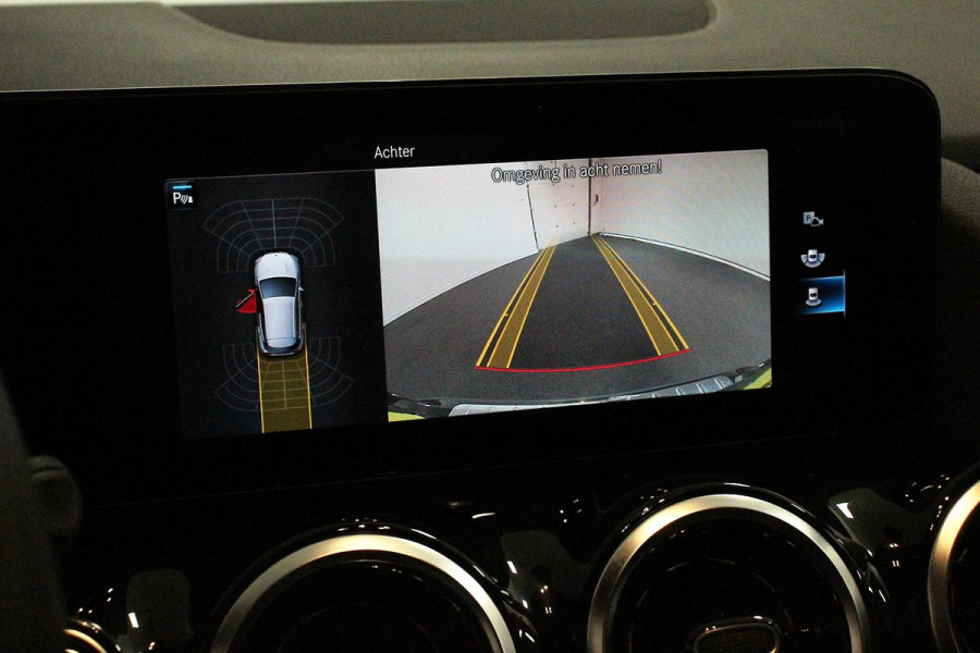 Mercedes-Benz GLA 200 163pk Automaat Progressive Navigatie Climate Control Camera Parkeer sensoren Stoelverwarming DAB Lichtmetalen velgen 18" Electrisch bedienbare achterklep