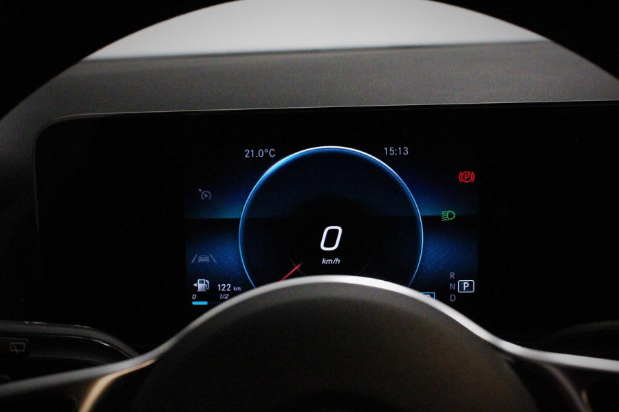 Mercedes-Benz GLA 200 163pk Automaat Progressive Navigatie Climate Control Camera Parkeer sensoren Stoelverwarming DAB Lichtmetalen velgen 18" Electrisch bedienbare achterklep