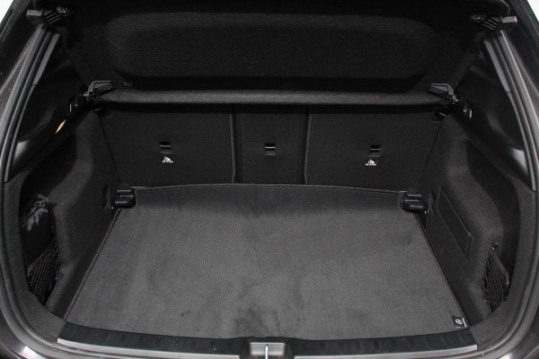 Mercedes-Benz GLA 200 163pk Automaat Progressive Navigatie Climate Control Camera Parkeer sensoren Stoelverwarming DAB Lichtmetalen velgen 18" Electrisch bedienbare achterklep