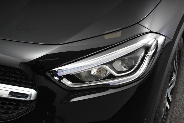 Mercedes-Benz GLA 200 163pk Automaat Progressive Navigatie Climate Control Camera Parkeer sensoren Stoelverwarming DAB Lichtmetalen velgen 18" Electrisch bedienbare achterklep