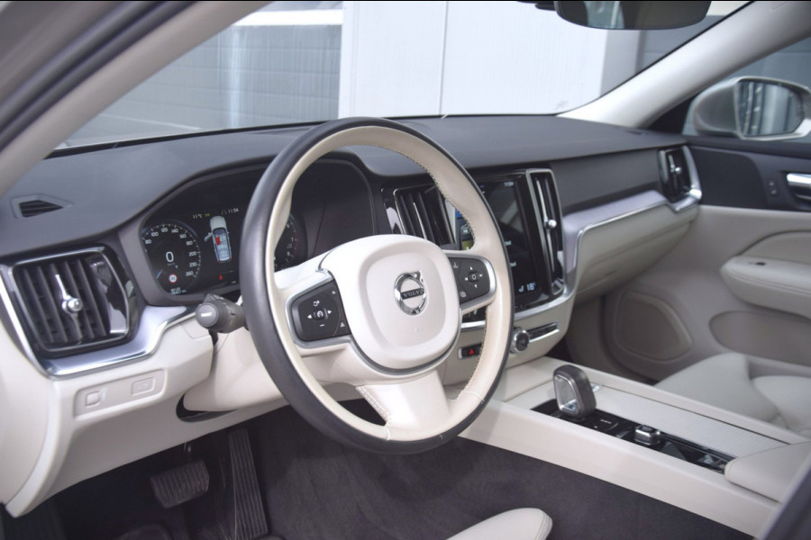Volvo V60 2.0 B3 Momentum Business UITKLAPBARE TREKHAAK/LEDEREN BEKLEDING/COMFORT-STOELEN