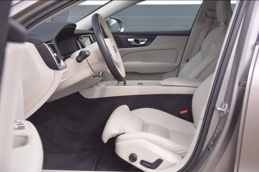 Volvo V60 2.0 B3 Momentum Business UITKLAPBARE TREKHAAK/LEDEREN BEKLEDING/COMFORT-STOELEN