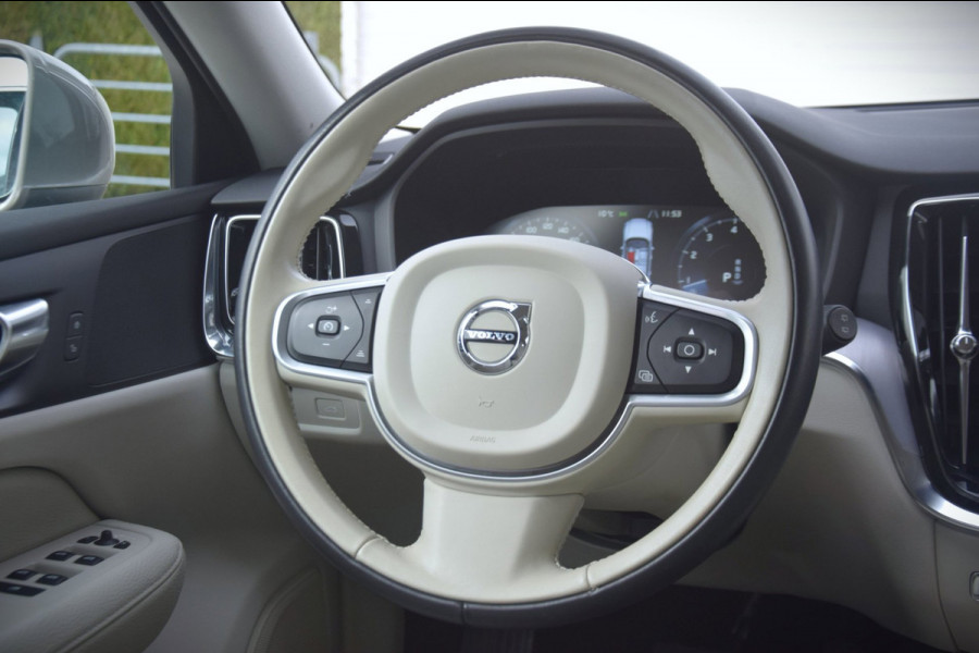 Volvo V60 2.0 B3 Momentum Business UITKLAPBARE TREKHAAK/LEDEREN BEKLEDING/COMFORT-STOELEN