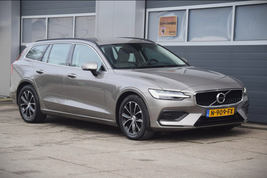 Volvo V60 2.0 B3 Momentum Business UITKLAPBARE TREKHAAK/LEDEREN BEKLEDING/COMFORT-STOELEN