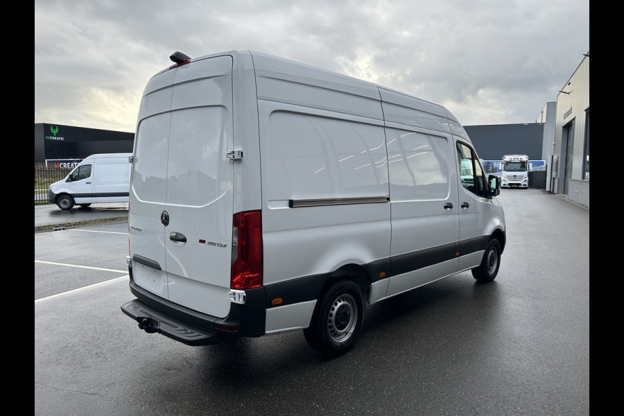 Mercedes-Benz Sprinter 315 CDI L2 H2 RWD / Trekhaak / Camera / MBUX / Navigatie / Cruise control / Airco / 270 Graden achterdeuren