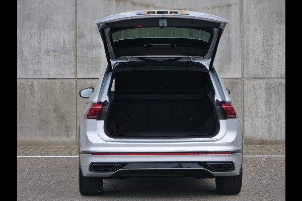 Volkswagen Tiguan 1.5 TSI R-Line | panorama | head-up | Trekhaak..