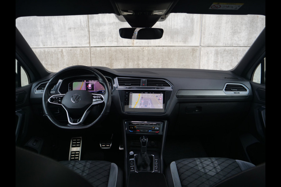 Volkswagen Tiguan 1.5 TSI R-Line | panorama | head-up | Trekhaak..