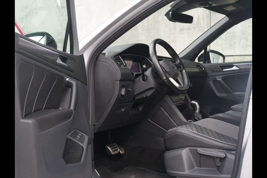 Volkswagen Tiguan 1.5 TSI R-Line | panorama | head-up | Trekhaak..