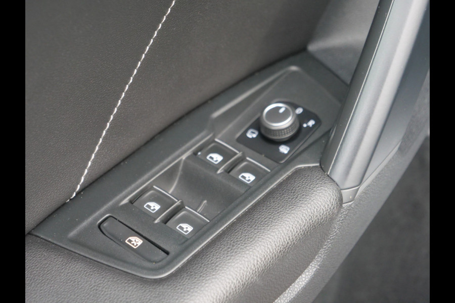 Volkswagen Tiguan 1.5 TSI R-Line | panorama | head-up | Trekhaak..