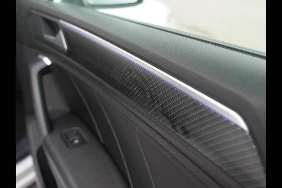 Volkswagen Tiguan 1.5 TSI R-Line | panorama | head-up | Trekhaak..