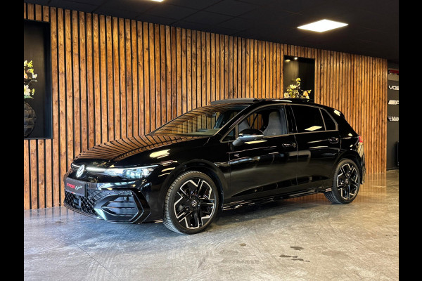 Volkswagen Golf 1.5 eTSI R-Line / 360 Camera / Pano / H/K / Stoel/Stuur verwarming / Carplay