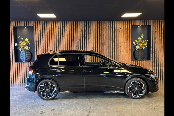 Volkswagen Golf 1.5 eTSI R-Line / 360 Camera / Pano / H/K / Stoel/Stuur verwarming / Carplay