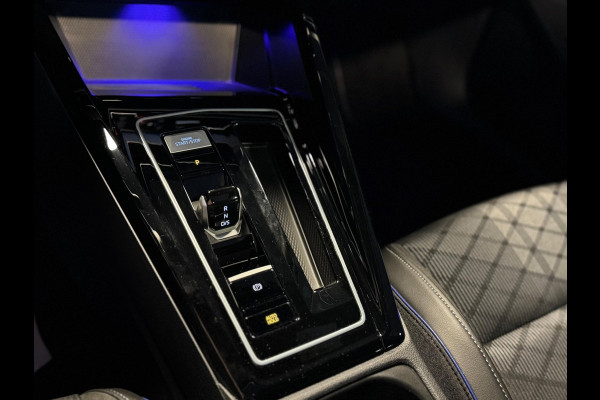 Volkswagen Golf 1.5 eTSI R-Line / 360 Camera / Pano / H/K / Stoel/Stuur verwarming / Carplay