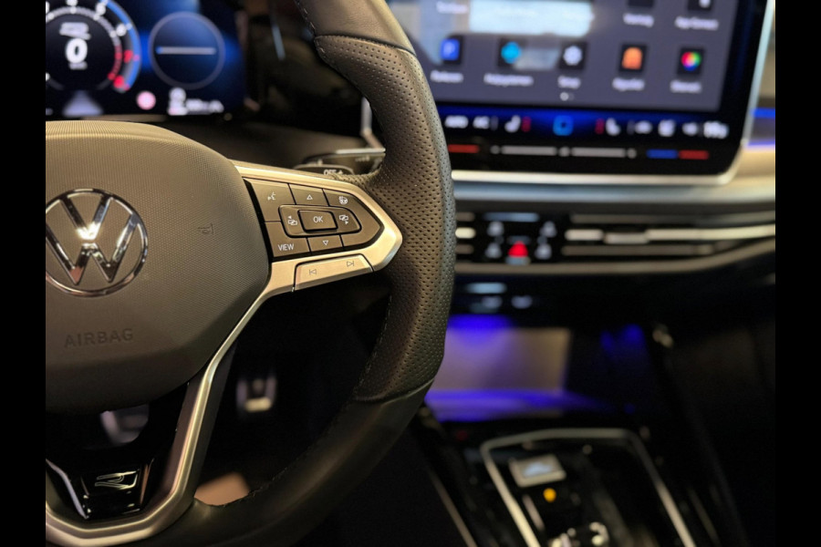 Volkswagen Golf 1.5 eTSI R-Line / 360 Camera / Pano / H/K / Stoel/Stuur verwarming / Carplay