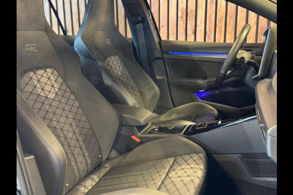 Volkswagen Golf 1.5 eTSI R-Line / 360 Camera / Pano / H/K / Stoel/Stuur verwarming / Carplay