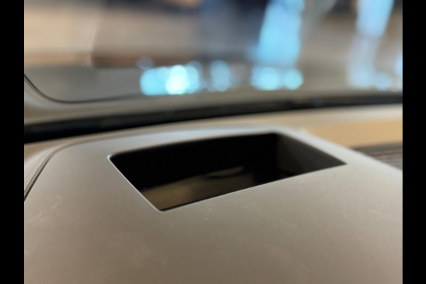 Volkswagen Golf 1.5 eTSI R-Line / 360 Camera / Pano / H/K / Stoel/Stuur verwarming / Carplay