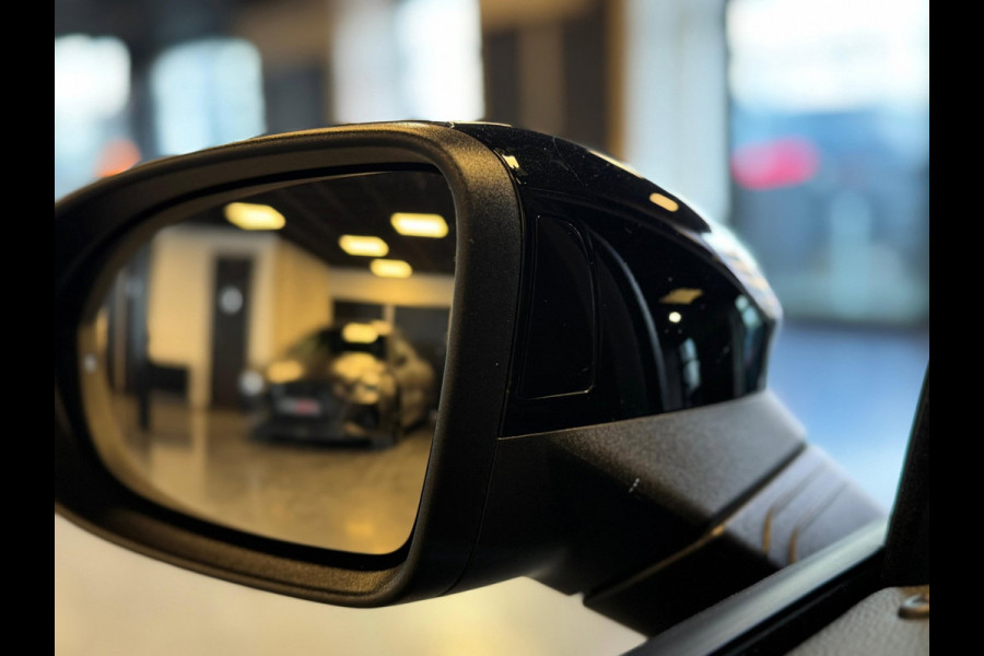 Volkswagen Golf 1.5 eTSI R-Line / 360 Camera / Pano / H/K / Stoel/Stuur verwarming / Carplay