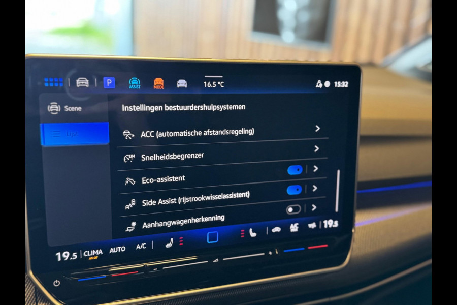 Volkswagen Golf 1.5 eTSI R-Line / 360 Camera / Pano / H/K / Stoel/Stuur verwarming / Carplay
